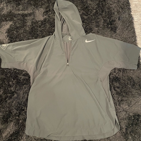 Short sleeve nike running hoodie - Picture 2 of 9